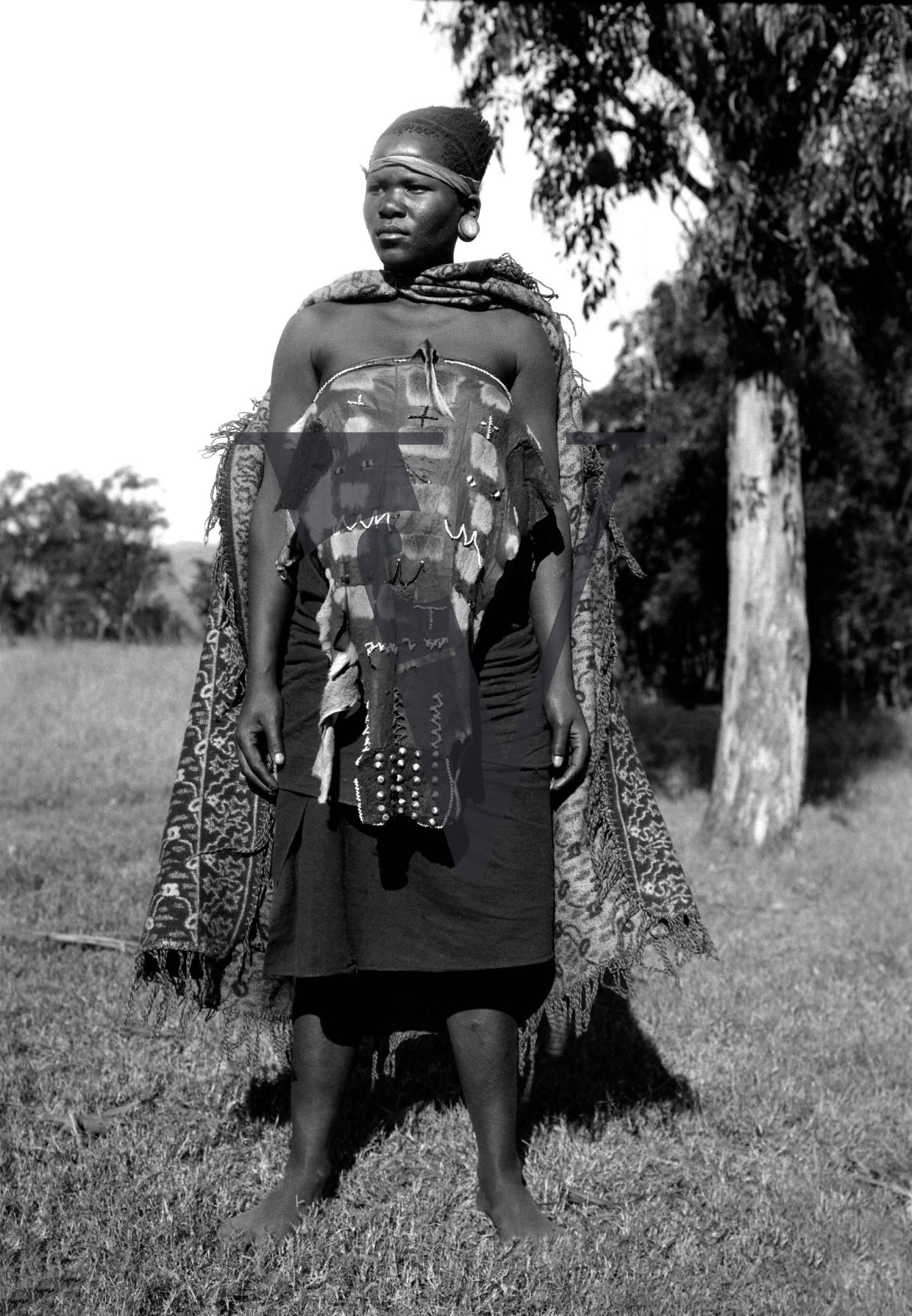Siliva the Zulu, Production still, woman.