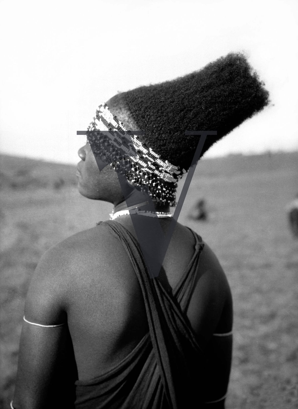 Siliva the Zulu, Production still, woman headdress alternative.