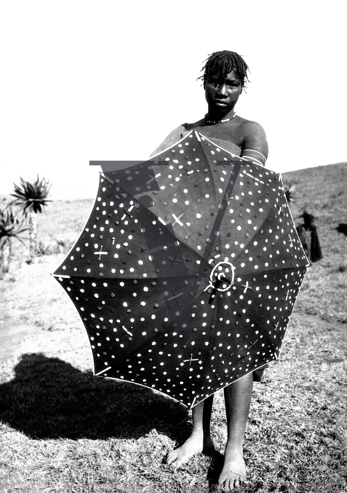 Siliva the Zulu, Production still, woman, umbrella, alternative.
