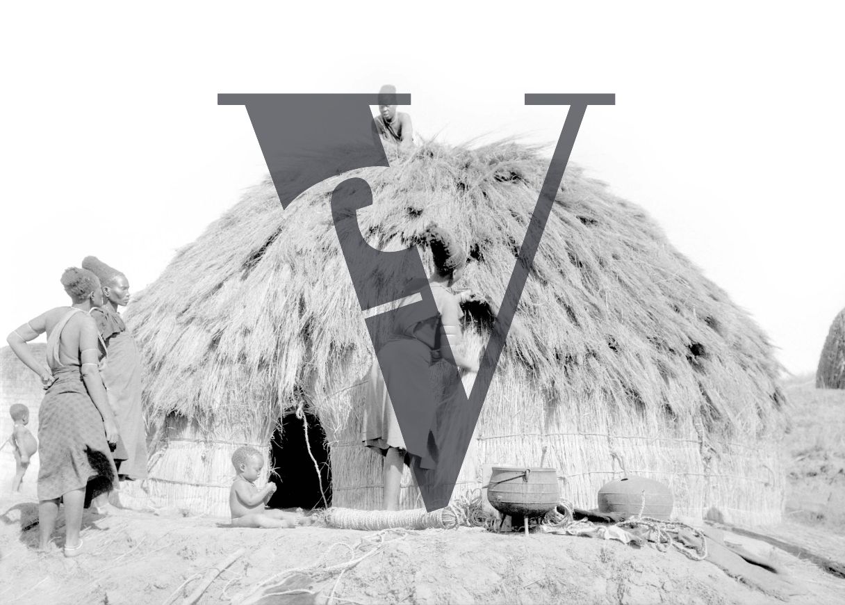 Siliva the Zulu, Production still, woman, working hut.