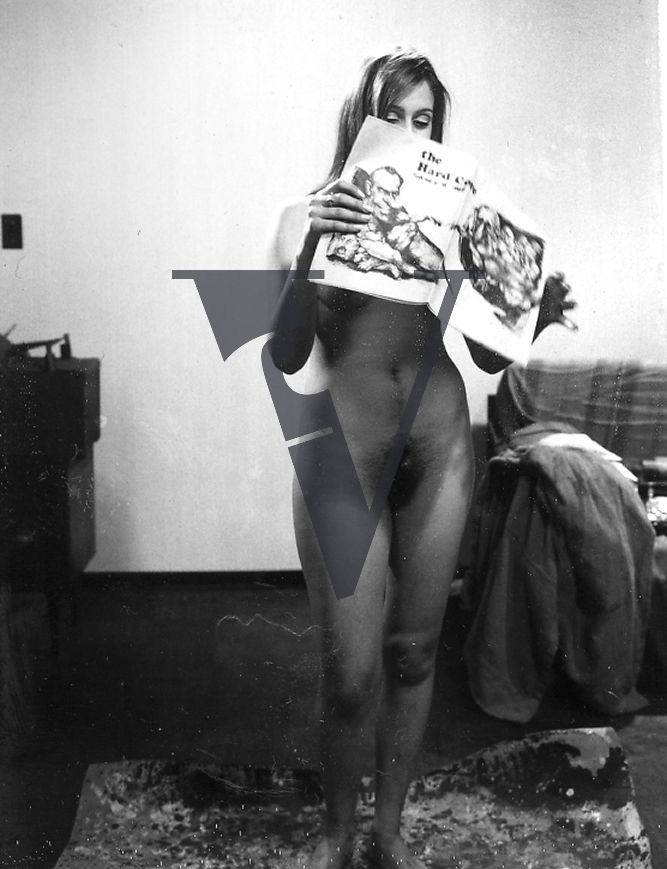 Hi, Mom! production stills, Nude woman with magazine.