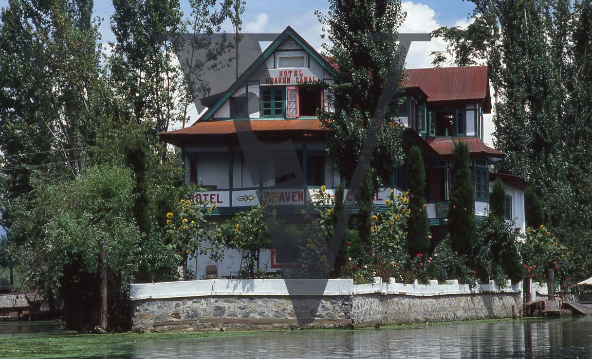 Kashmir, Lakeside hotel, Heaven Canal.