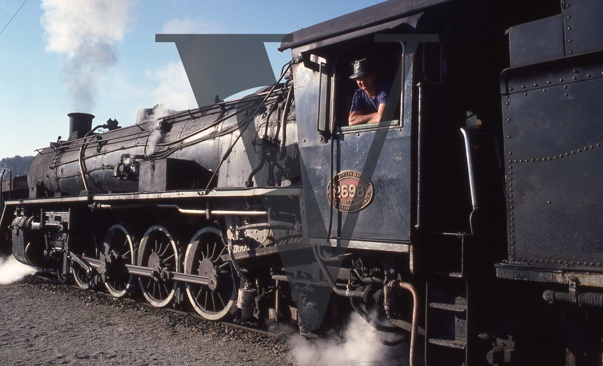 Lesotho, South African Railways, 2698, steam engine, driver.