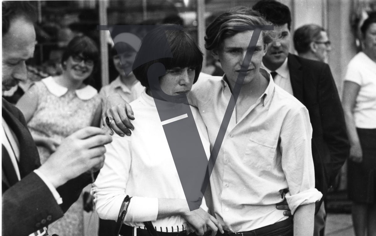 London, Sixties, young lovers, Portobello Road market.