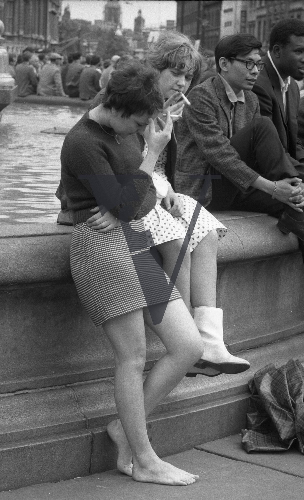London, Sixties, women smoke cigarettes, Trafalgar Square.