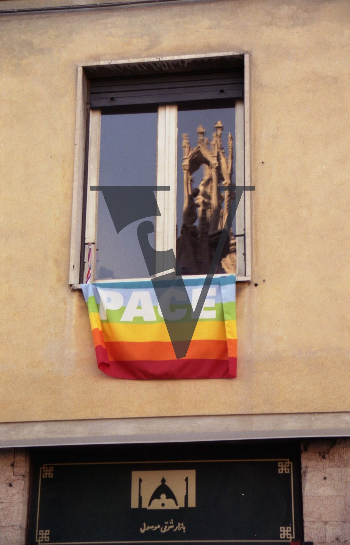 Italy, Bandiera per la Pace, Pisa, flag, reflections.