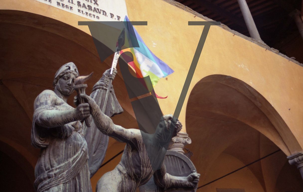 Italy, Bandiera per la Pace, Pisa, statues, holding flag.