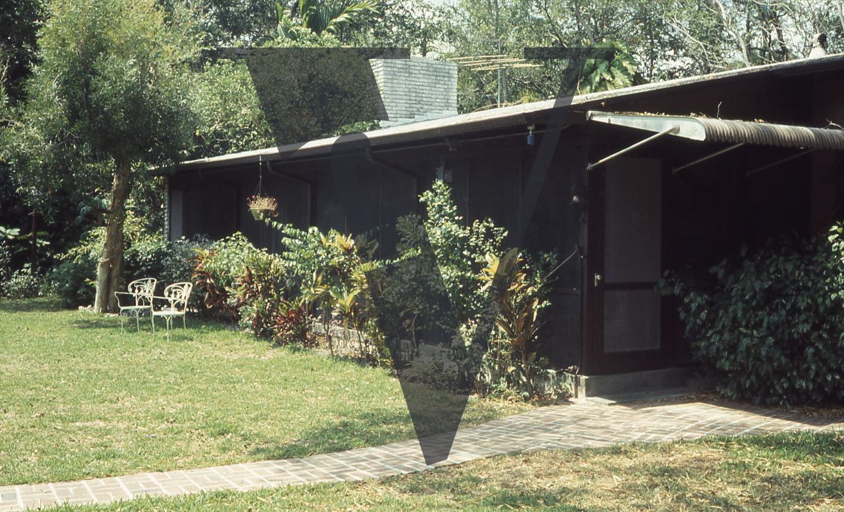 The Paperback Vigilante, Howard Hunt, Watergate, Miami, exterior house, garden.
