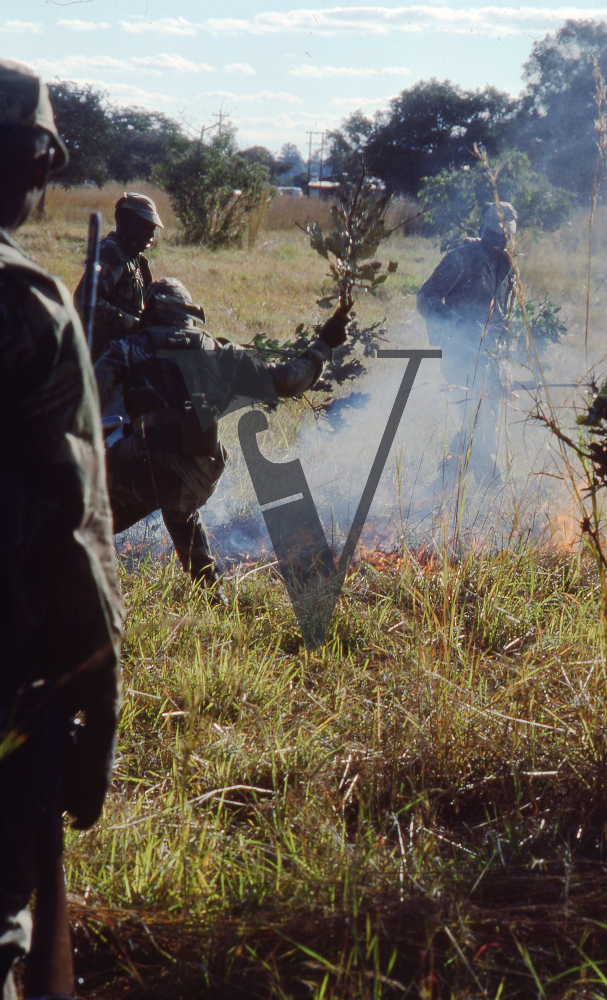 Rhodesia, Rhodesian Light Infantry, soldiers, small bush fire.
