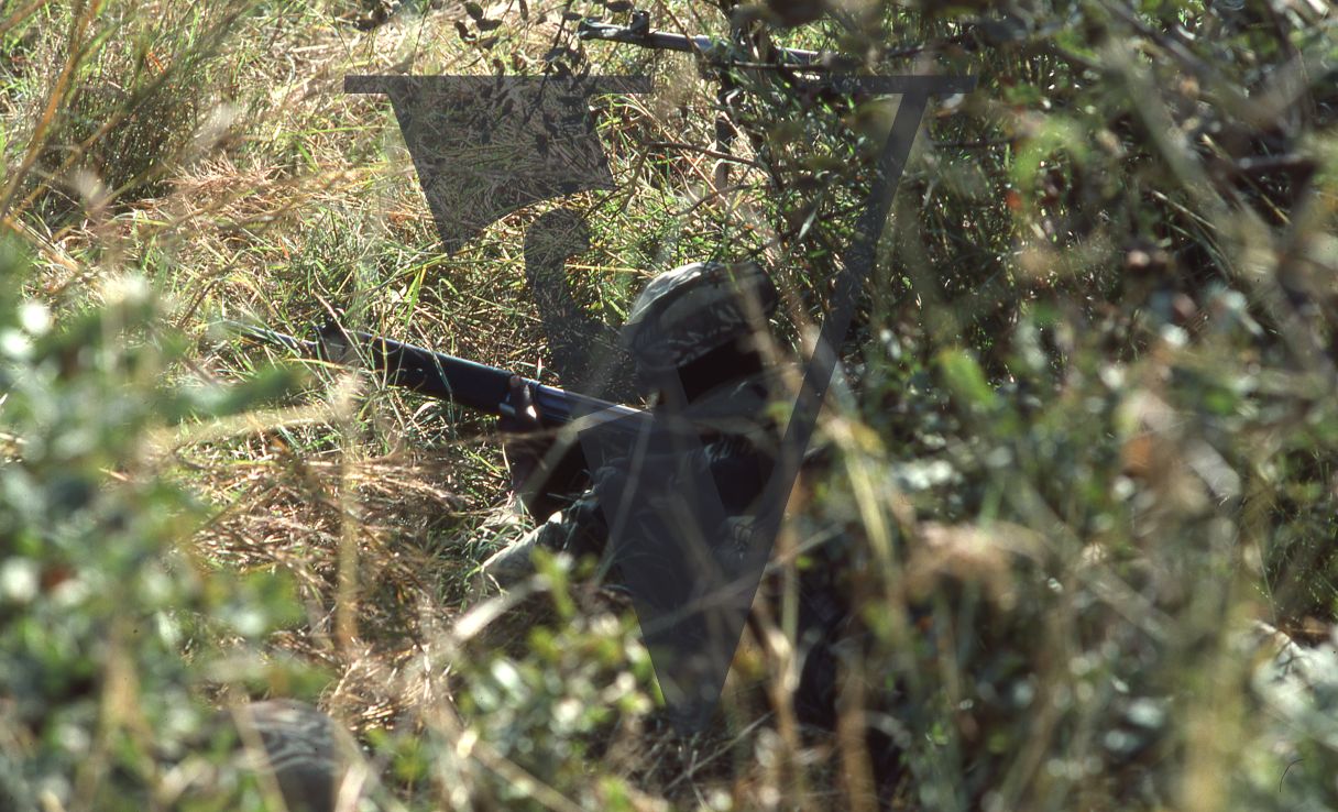 Rhodesia, Rhodesian Light Infantry, soldiers hiding in bush.