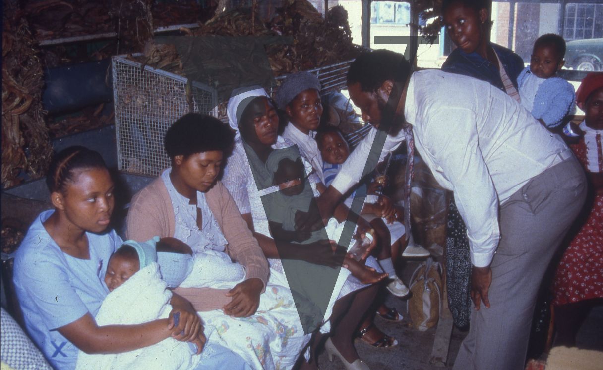 Sangoma, Zululand, Inyanga, Cele with patients.