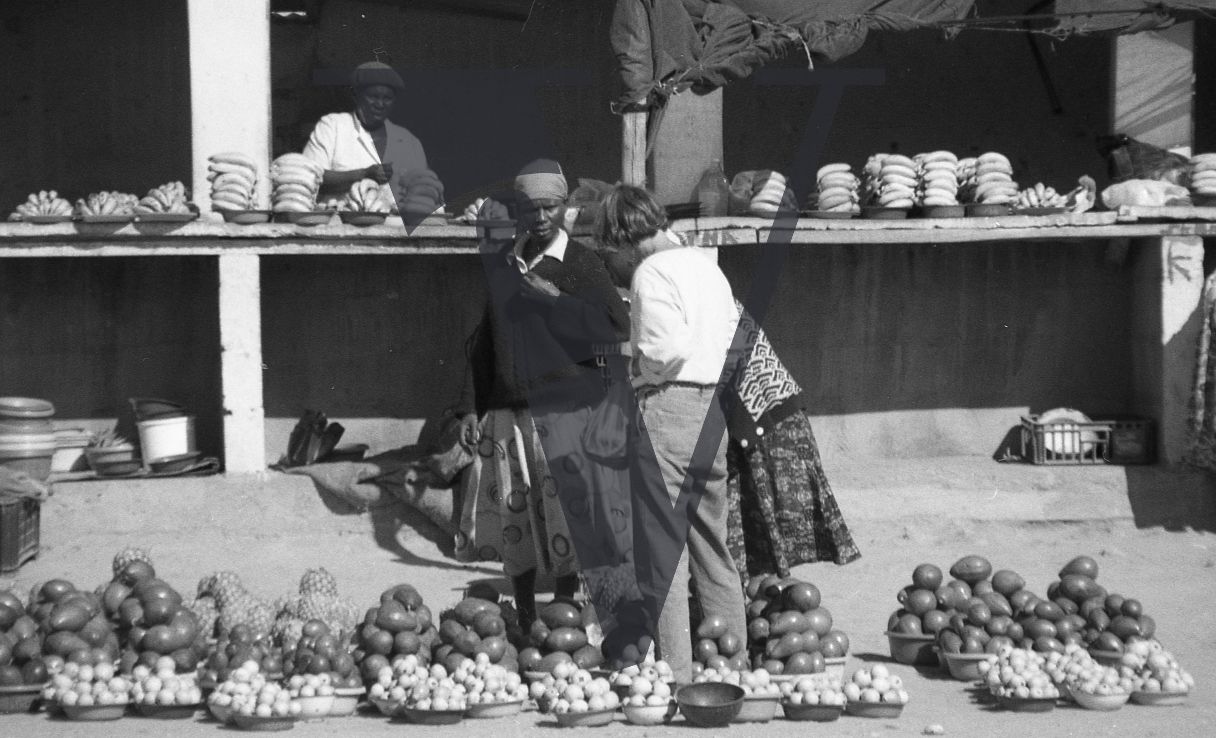 Sangoma, Zululand, Inyanga, black and white, fruit market, sellers, exchange.